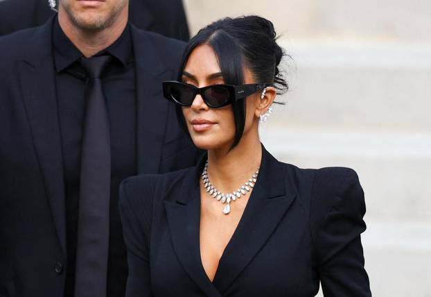 Kim Kardashian takes stand in Paris robbery trial