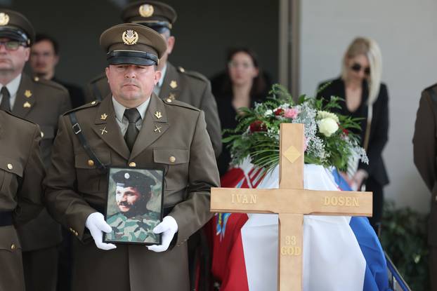 Vukovar: Sahrane nedavno identificiranih branitelja pronađenih na Petrovačkoj doli kod Vukovara