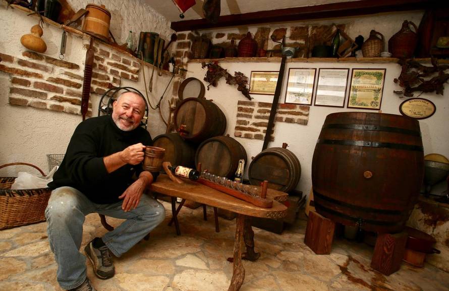 'Materi sam htio napraviti WC, a sad mi je tu vila s bazenom!'