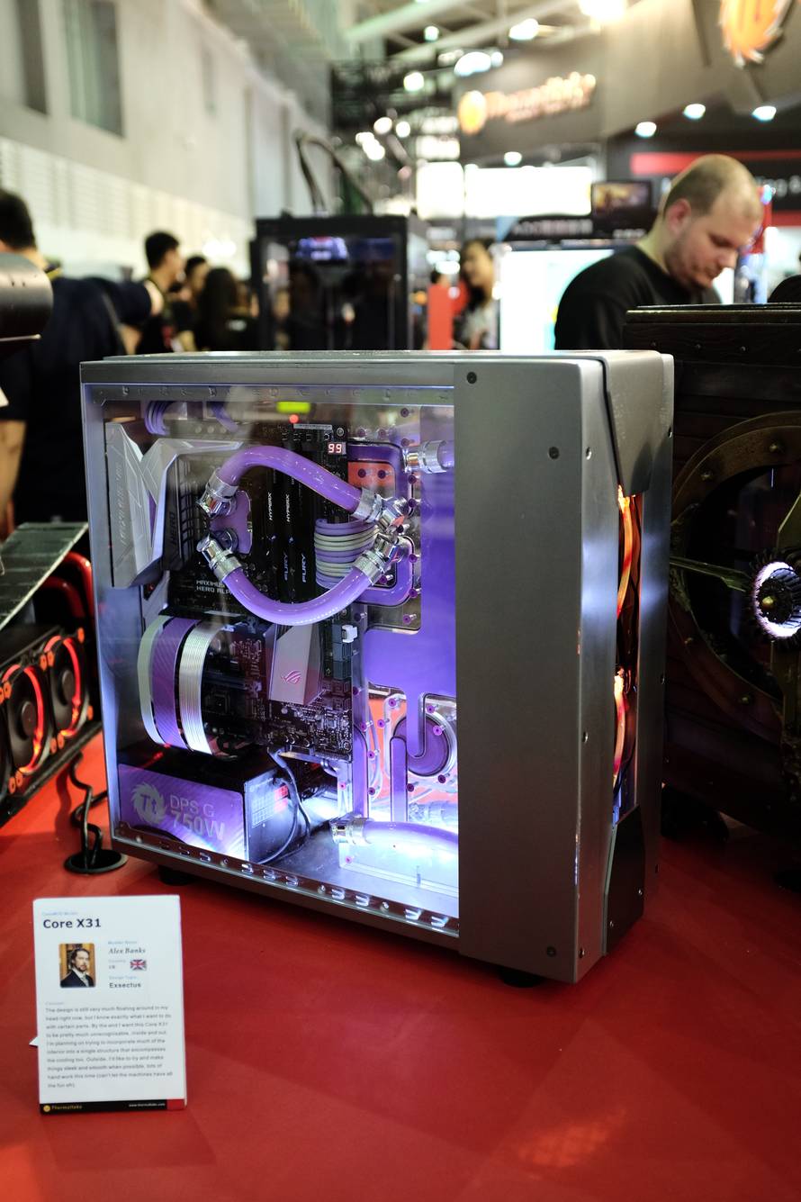 Na ovogodišnjem Computexu i Tesla je dobio vlastito kućište