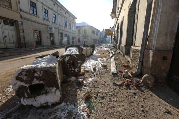 Teška sudbina: U centru Petrinje ostale su samo ruševine i pustoš