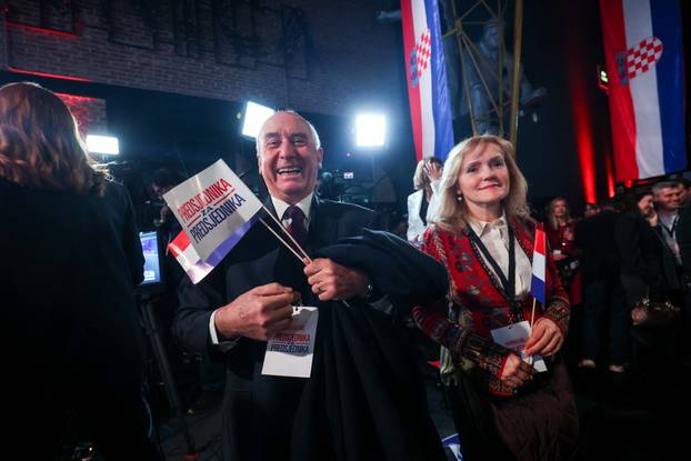 Zagreb: Slavlje u izbornom stožeru Zorana Milanovića nakon rezultata prvih izlaznih anketa