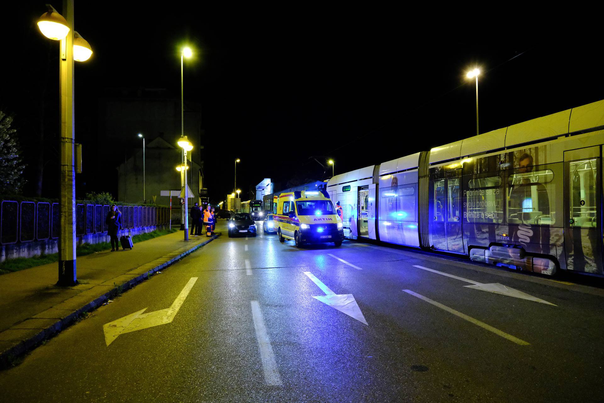 Zagreb: Zastoj tramvaja u Savskoj, policija i hitna na terenu