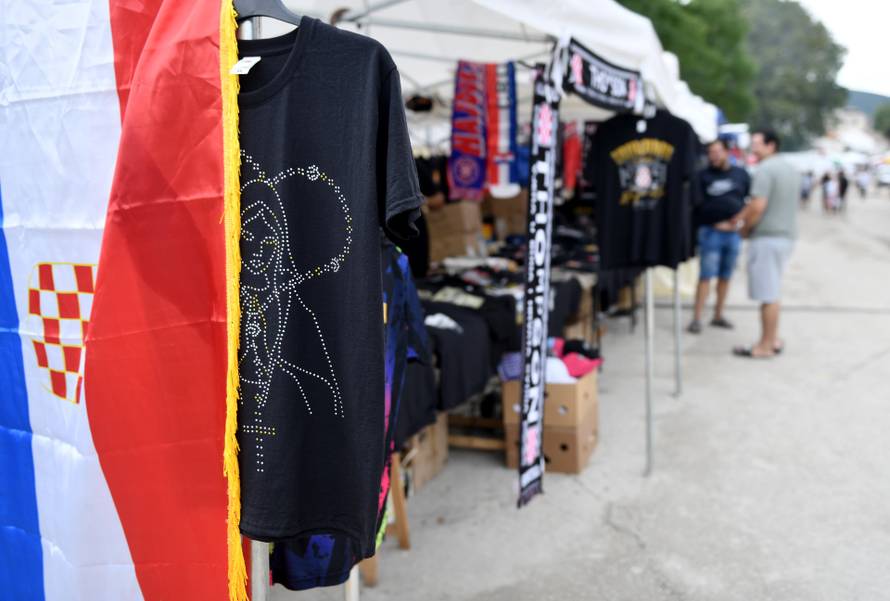 Sinj: Okupljanje ljudi u Sinju uoči 310. Sinjske alke