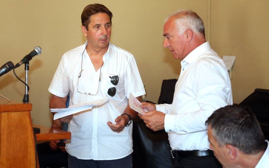 Petrina iznapadao sve redom, Pauk: 'Nemoj da te plesnem!'