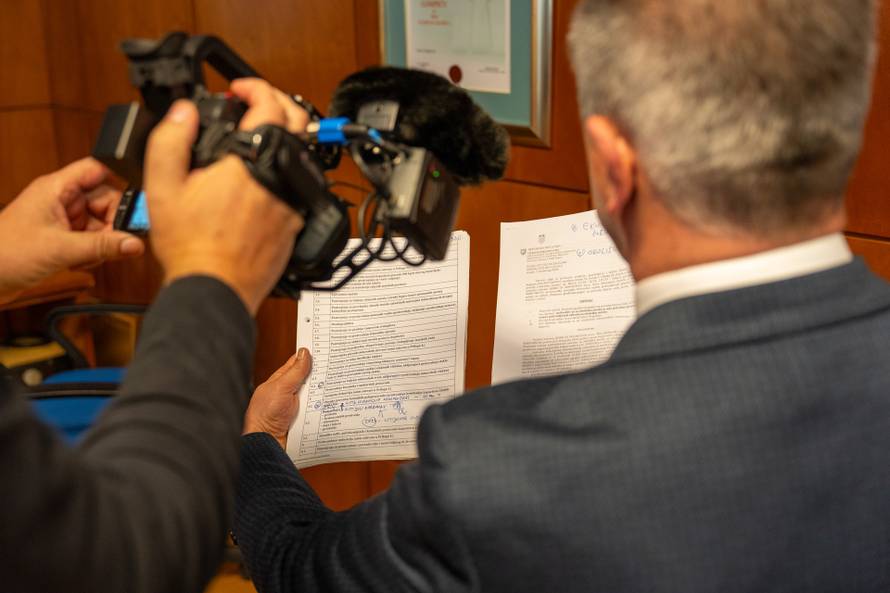 Gospić: Darko Milinović održao izvanrednu konferenciju za medije o tvornici za preradu litija