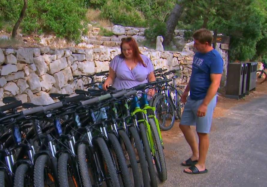 Frcaju iskre u Ljubav je na selu! Miroslav i Gabi sve intimniji, hrabrio ju i da sjedne na bicikl