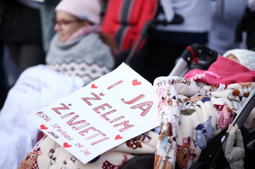 Zagreb: Prosvjed "Spinraza za sve" na Trgu. sv. Marka