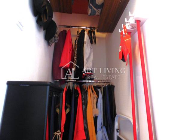 FOTO Ovaj stan u Istri privlači pažnju na oglasima: U 20 m2 ugurali i kipove! Ovo je cijena