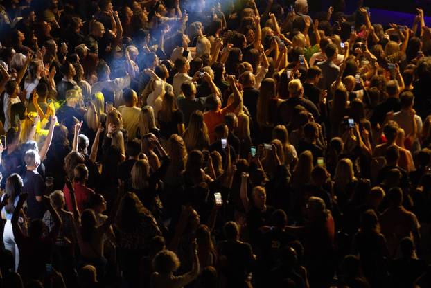 Osijek: Bajaga i Instruktori održali koncert u dvorani Gradski vrt 