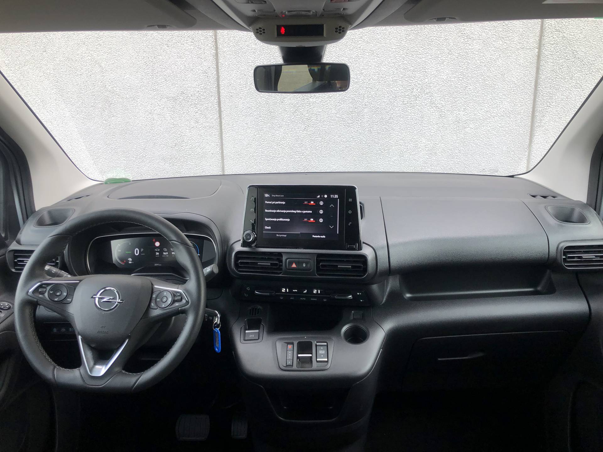 Test Opel Combo-e Life: Dobar gradski obiteljski auto, ali...