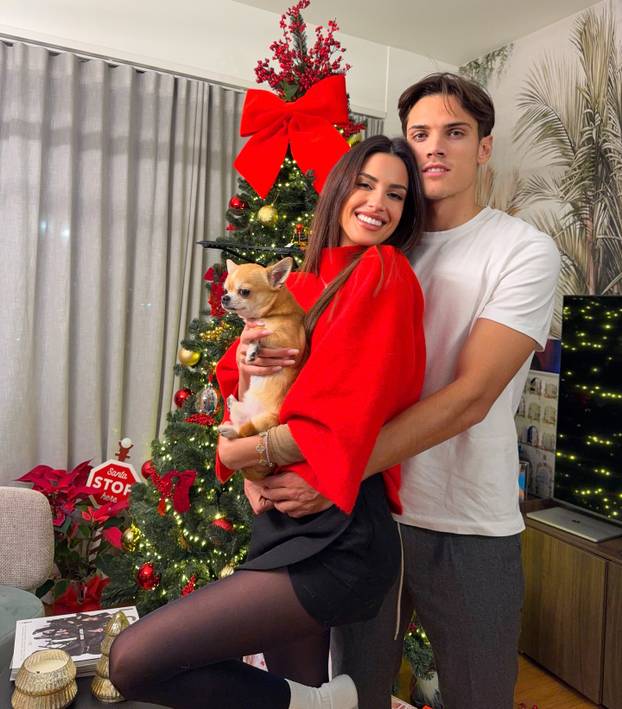 FOTO Modrićev suigrač ljubi 10 godina stariju bujnu voditeljicu