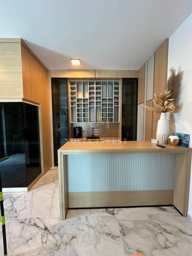 FOTO Luksuzni spektakl! Što mislite koliko stoji ova vila prvi red do mora u Novigradu?