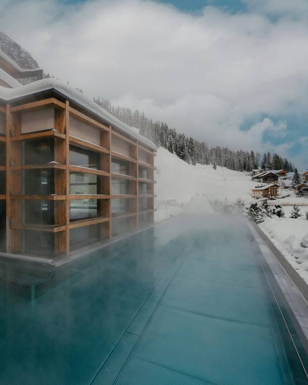 FOTO Ovo je najljepši bazen na Alpama: Topao je, proziran i ima pogled na Dolomite