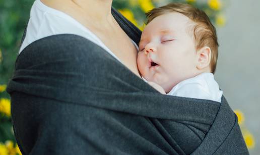 Svi razlozi za nošenje bebe u naručju: Tako se najbrže smire