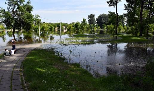 FOTO Sava poplavila sportski centar kod Slavonskog Broda