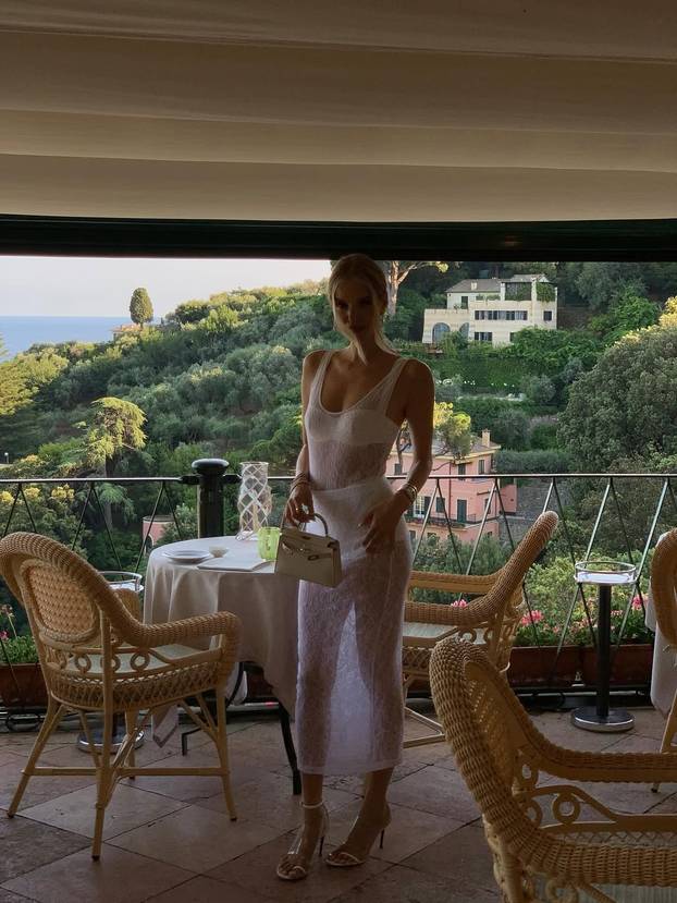 Leonie osvaja internet svojim izgledom, a mnogi njeno zanimanje smatraju površnim