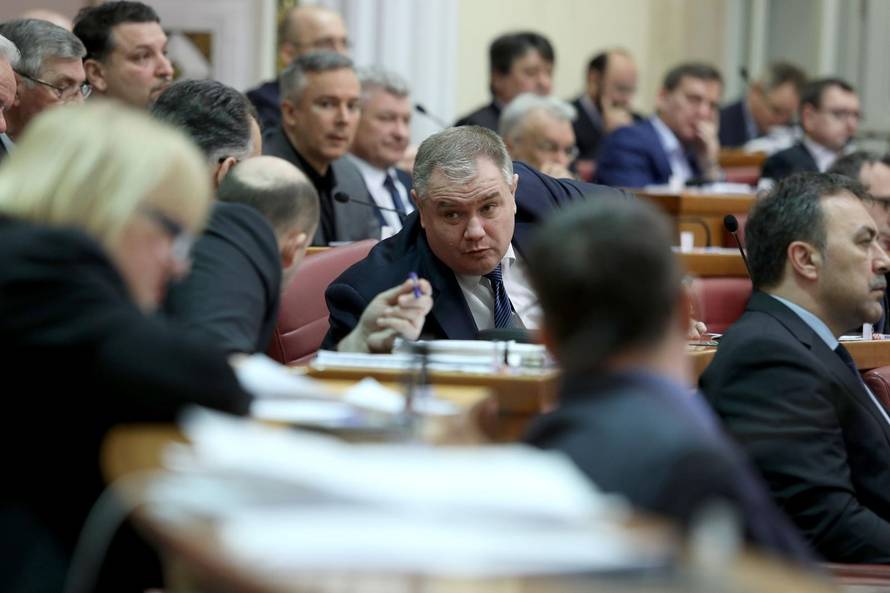 'Gledali ste film 'Tesna koža'? Očito mu je postala pretijesna'