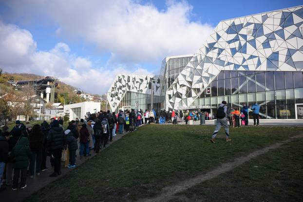 Zagreb: Ogromna gužva na žičari nakon što je na Sljemenu pao snijeg