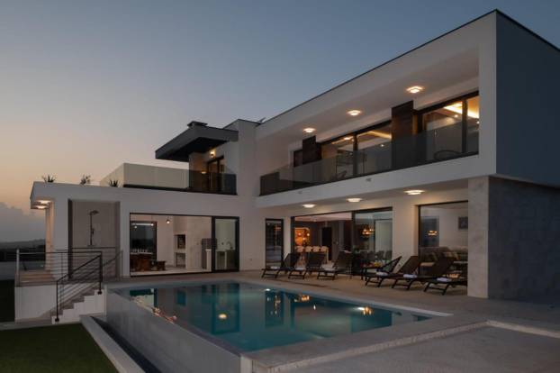 FOTO To je san snova za svakog muškarca! 'Vatreni' je izgradio vilu koja ima nogometni teren