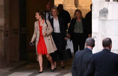Liz Truss je na kraju došla u parlament nakon salvi kritika da se "skriva pod stolom"
