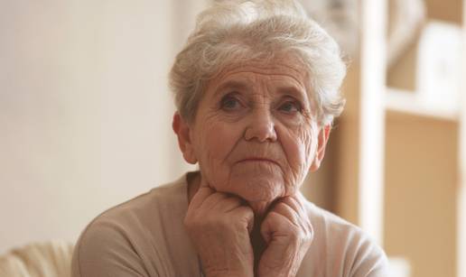 Ovo je 11 znakova da su vaši roditelji zaista usamljeni i tužni