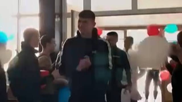 VIDEO Školske kolege priredile špalir trojici Hajdukovih juniora