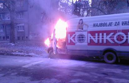 Osijek: Zapalio se kombi, vatra se dizala metrima