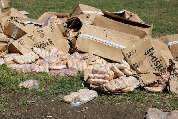 Zagreb: Sendviči i peciva razbacani po Bundeku šest dana nakon Thompsonovog koncerta