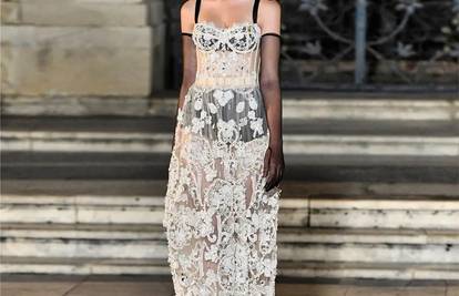 Kći Monice Bellucci prošetala pistom na tjednu mode i mnoge neodoljivo podsjetila na majku