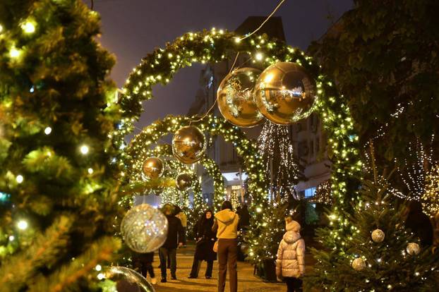 FOTO Najbolji i najraskošniji u Europi! Pogledajte kako izgleda čarobni Advent u Rumunjskoj