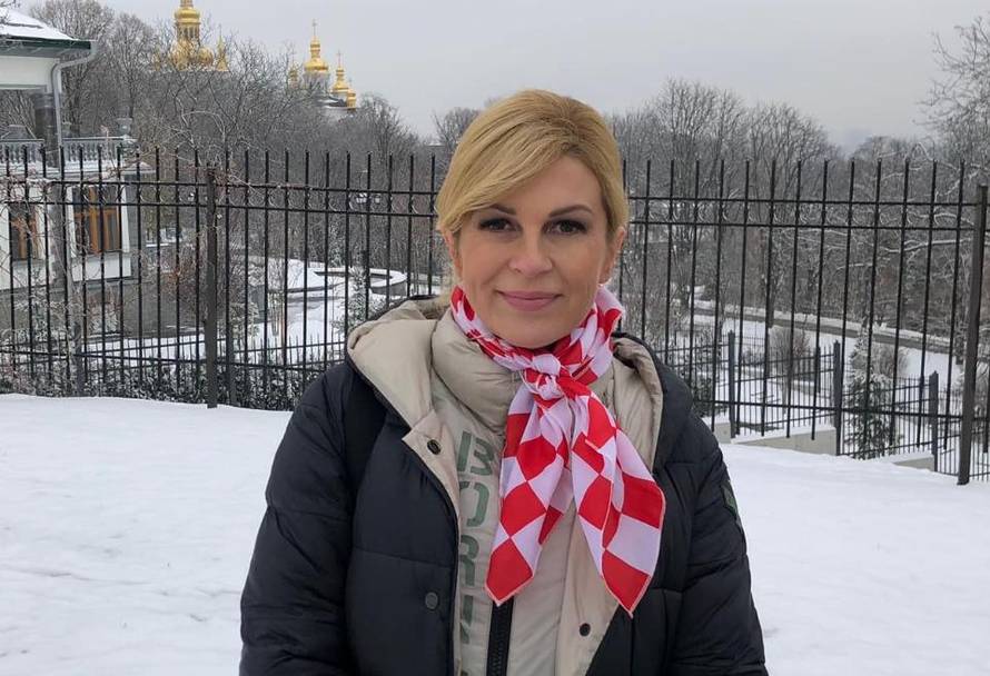 Kolinda na Parku prinčeva u majici 'Ja sam kraljica i boli me pipi.' Gledala Messija i Nemyara