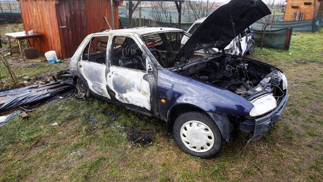 Netko je zapalio sjedišta: Kraj Varaždina izgorjela su dva auta