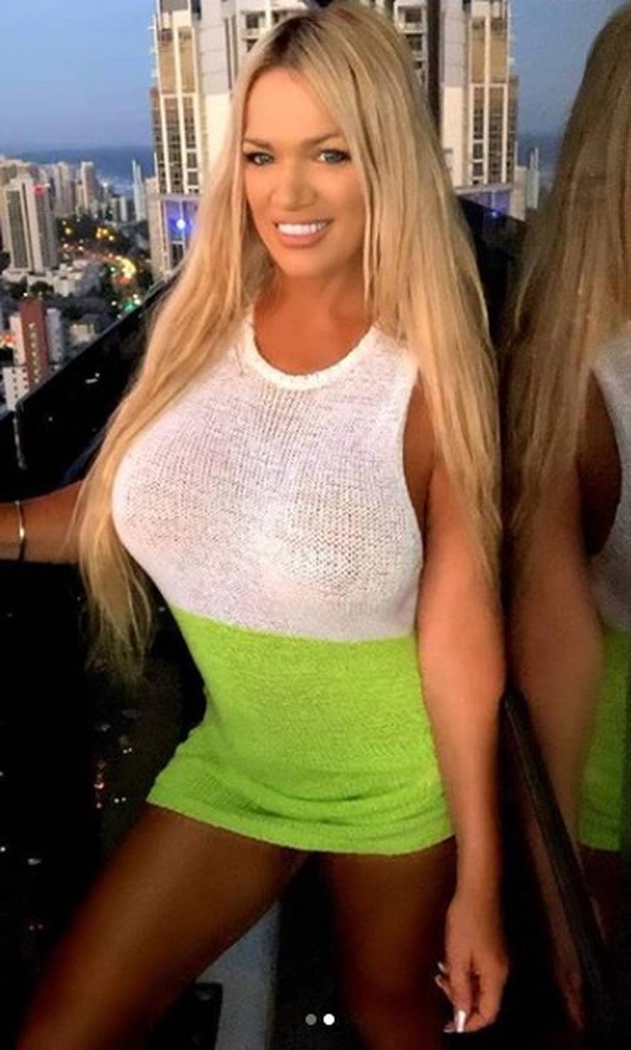 Najseksi baka (48) prodaje svoj kalendar za koji je pozirala gola