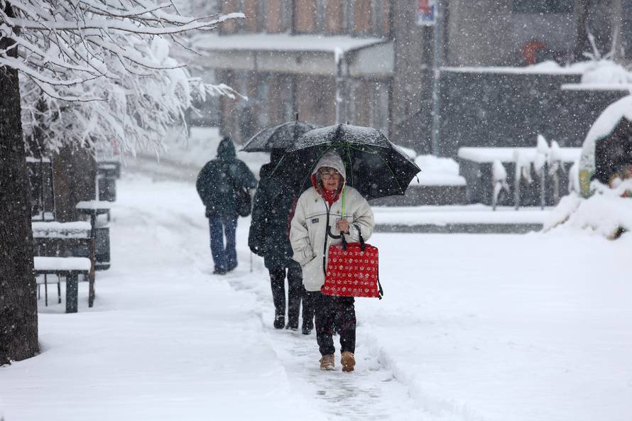 Zbog snijega otežan promet u Gorskom kotaru