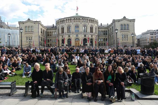 Norway lays King Harald to rest