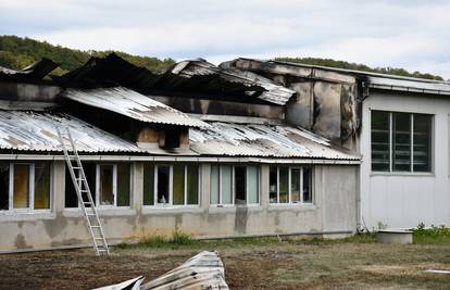 FOTO Požar 'progutao' tvornicu u Pleternici, poznat je i uzrok