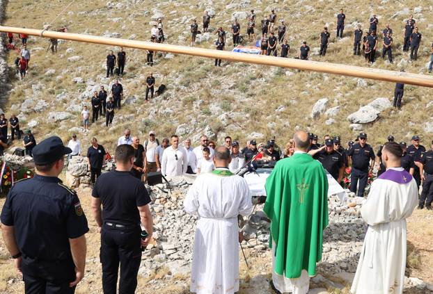 Šibenik:Na Kornatima obilježena 19. godišnjica tragedije u kojoj je poginulo 12 vatrogasaca