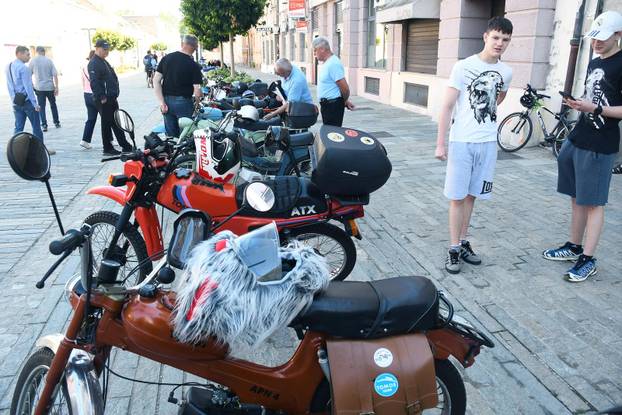 Sisak: Oldtimer klub Sisak organizirao 7. Tomos susret