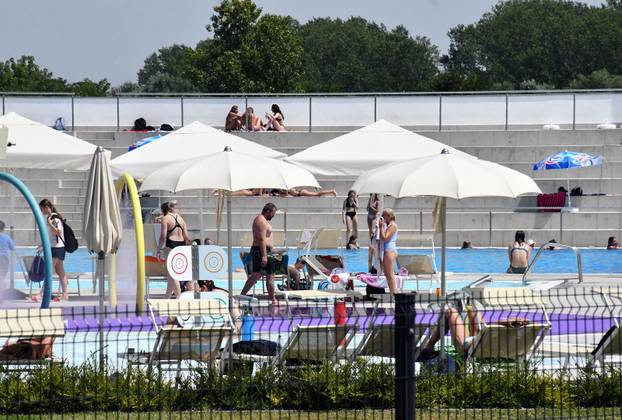 Slavonski Brod: Gradski bazeni na Vijušu pravo su ozvježenje od nepodnošljivih ljetnih vrućina