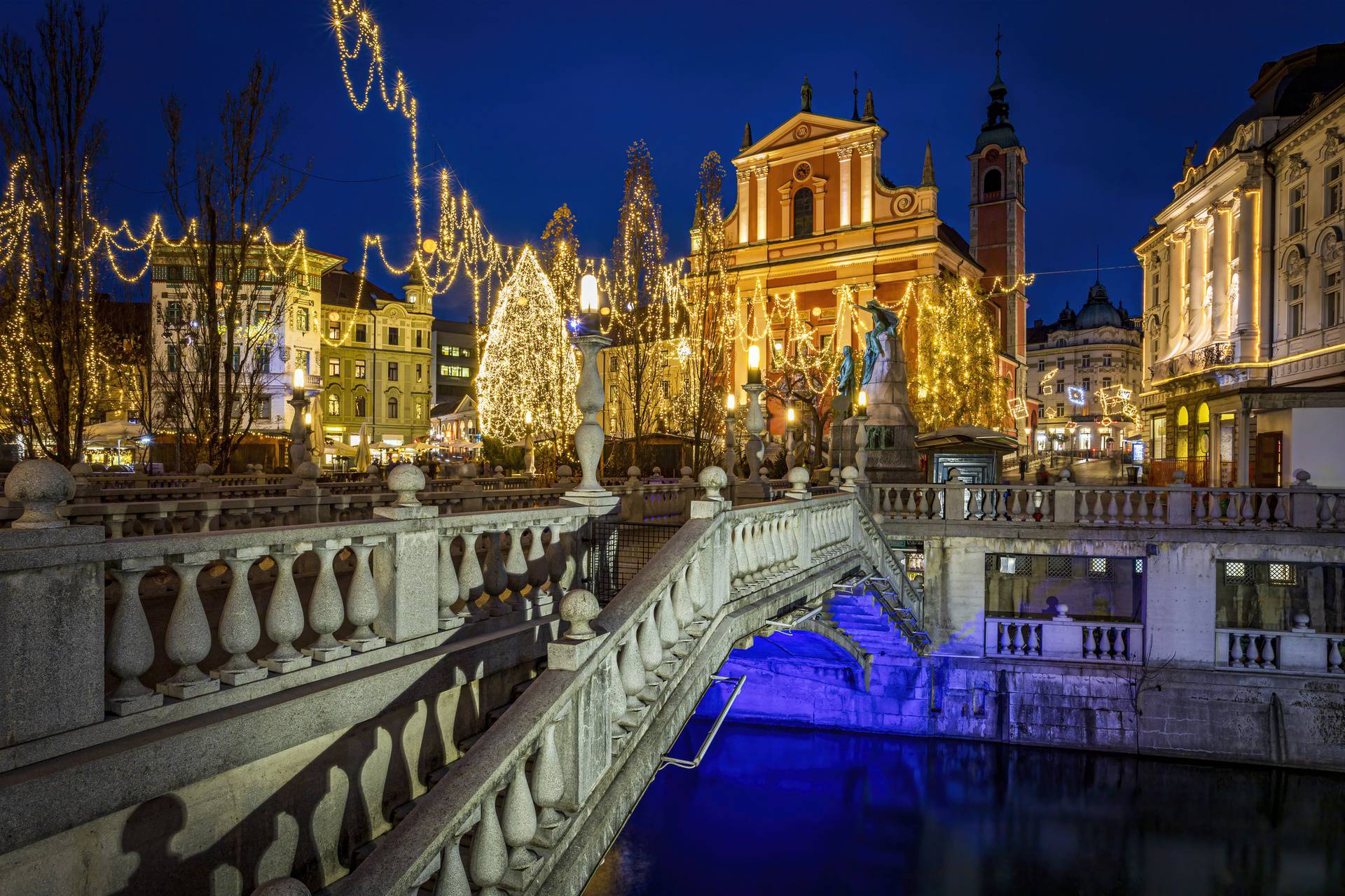 Idilični zimski izleti: Klizanje na Bledu, spa na otvorenom u Mađarskoj, vožnja špiljom...