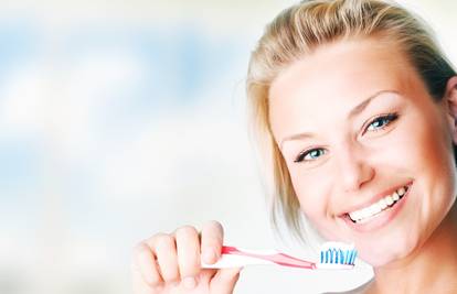 Najčešći uzrok osjetljivih zubi je pregrubo četkanje četkicom