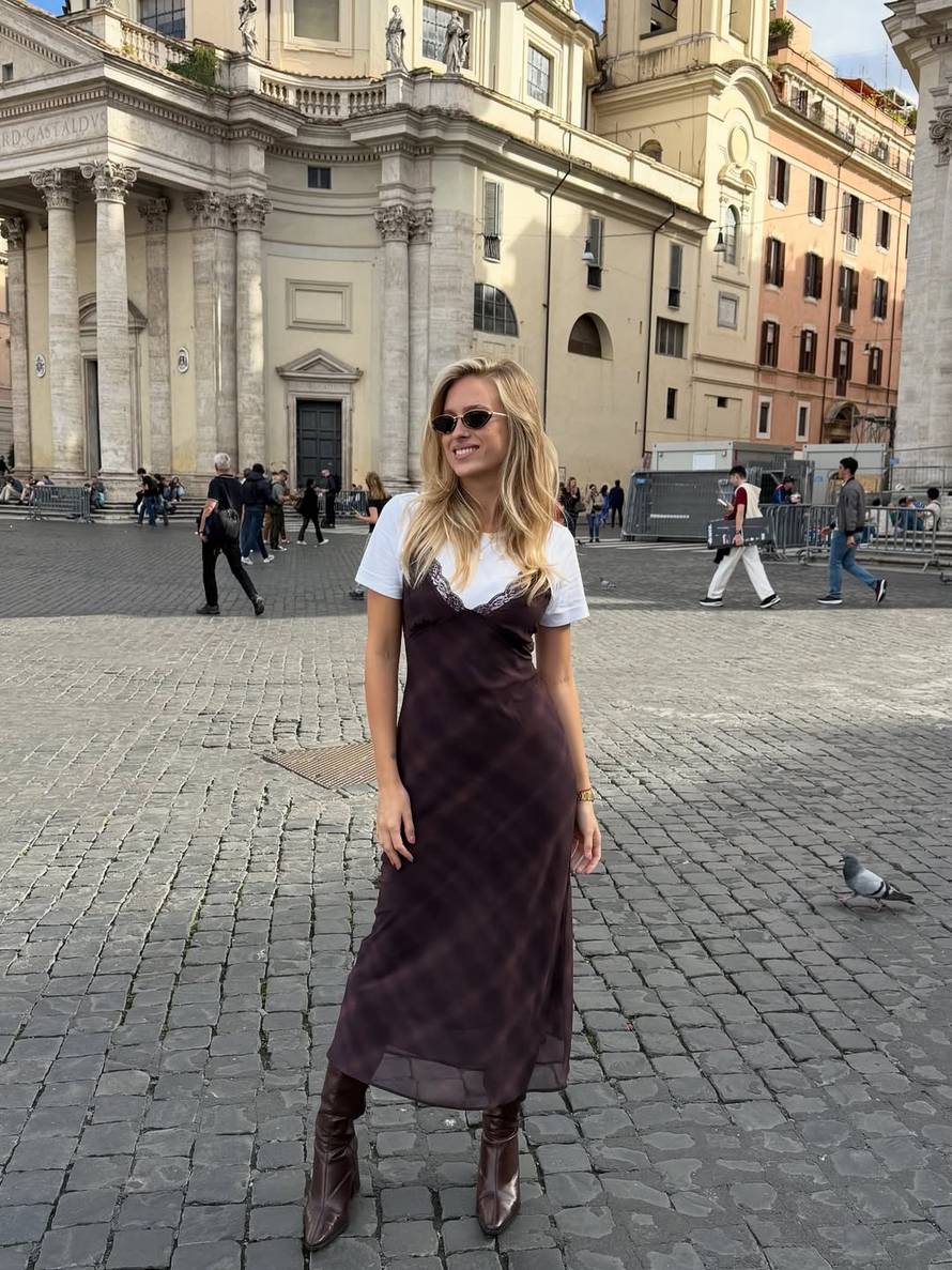 FOTO Nema zime za Domenicu: Pjevačica objavila fotku u badiću i otkrila da uživa u jeseni