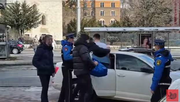 FOTO Novi protest u Sarajevu: Vozač krenuo na prosvjednike, uhićen je, pronašli mu drogu!