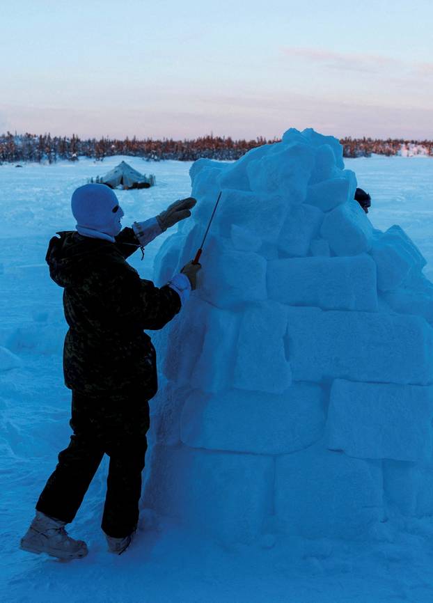Canadian troops conduct arctic operations