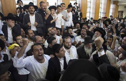 Na sprovodu rabina žalovalo 700.000 ortodoksnih Židova