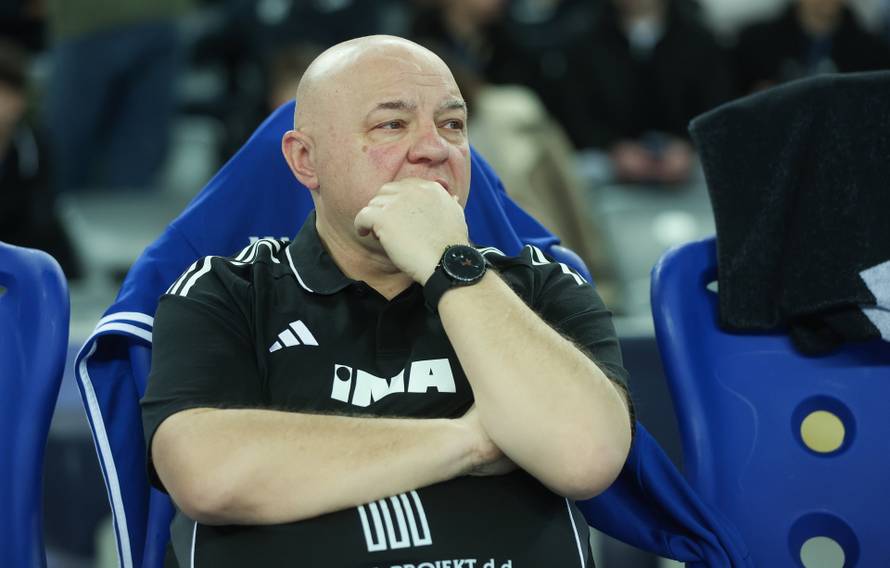 Zagreb: Zagrijavanje igrača uoči početka utakmice RK Zagreb i Paris Saint-Germain