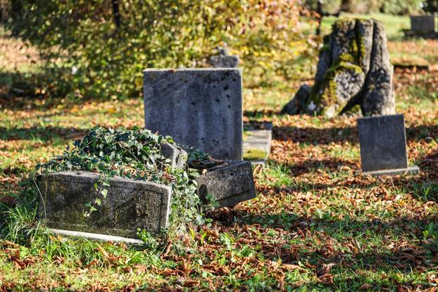 Zagreb: Psihijatrijsko groblje Vrapče ima upaljenu tek pokoju svijeću na blagdan Svih svetih
