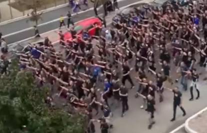 Sram nas je što hrvatski navijači marširaju u ‘koloni nacizma’
