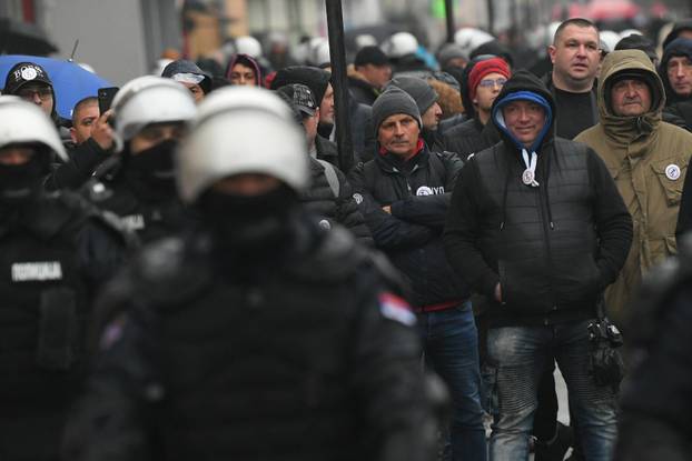 Na većini birališta tijekom lokalnih izbora u Srbiji došlo do incidenata i prosvjeda, intervenirala i policija